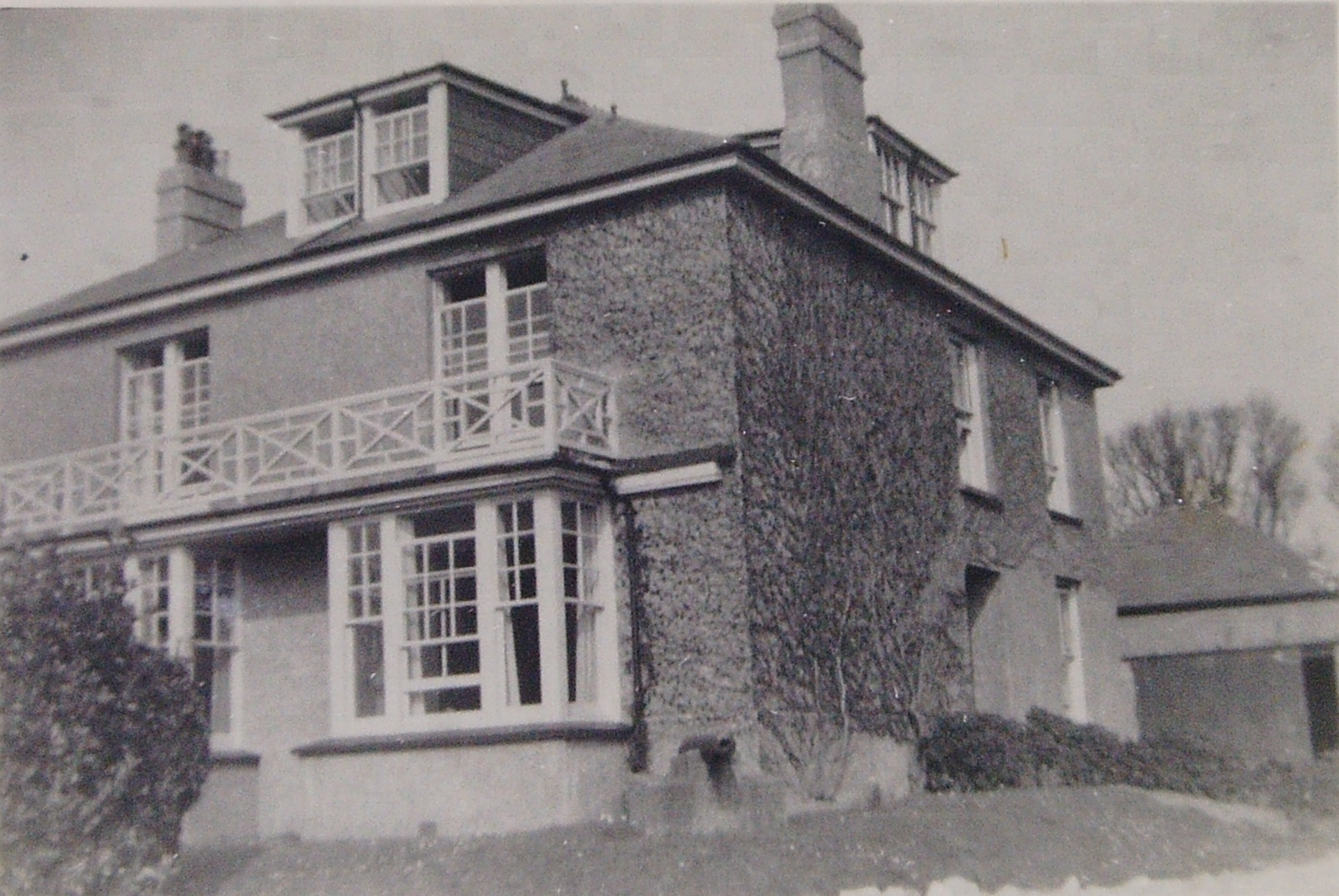 The Haven, Trebetherick, as it was when first bought by Lewis and Mabyn Oaten in the mid 1950s with first floor west-facing balcony